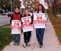 strikeWRstudents10-21-04.jpg